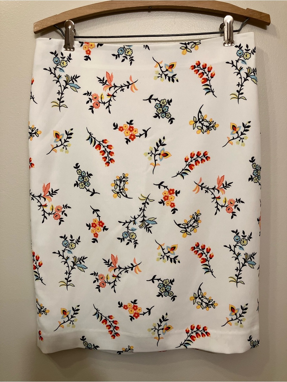 Ann Taylor White Floral Pencil Skirt with Multicolor Blooms